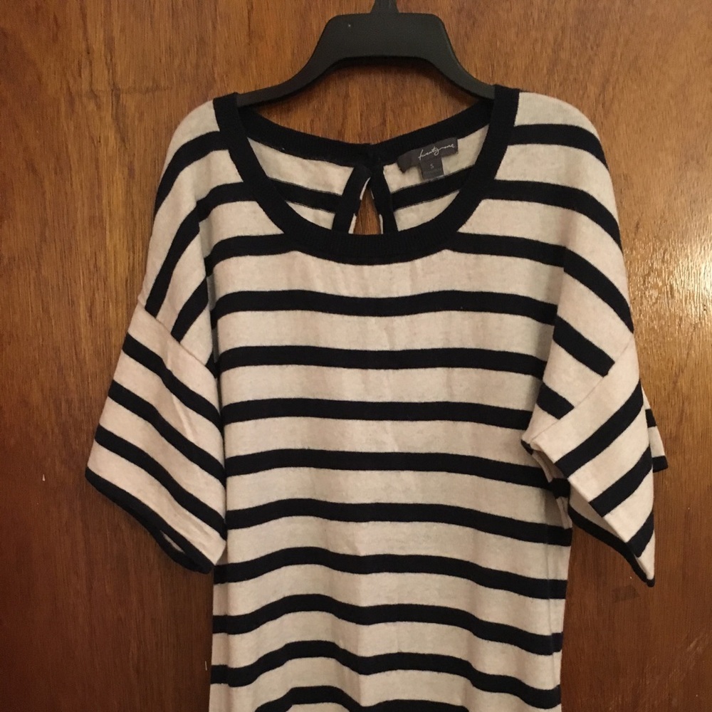 cropped sleeve sweater